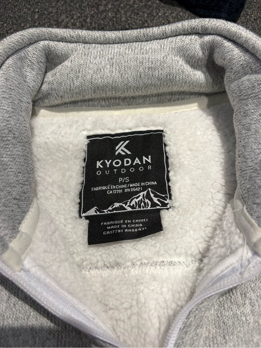 KYODAN Outdoor Women’s Gray Fleece-Lined full zip jacket